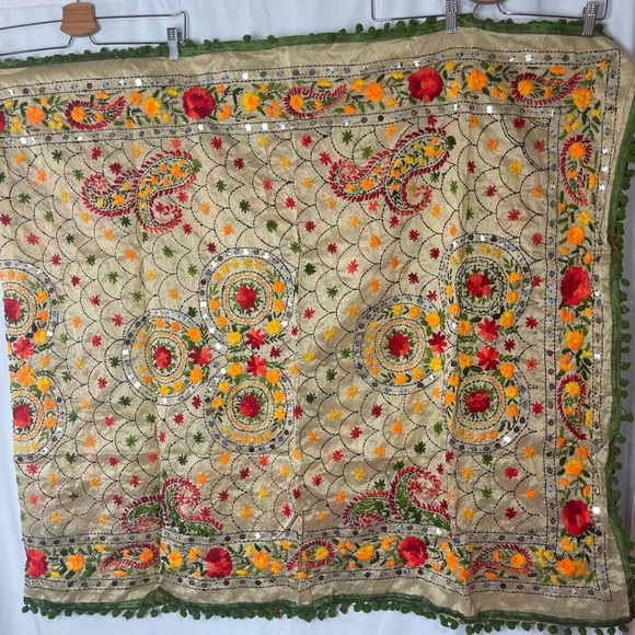 Shawl Green Pom Pom Long Raw Silk Handmade Phulkari dupatta mirror and - Picture 4 of 5